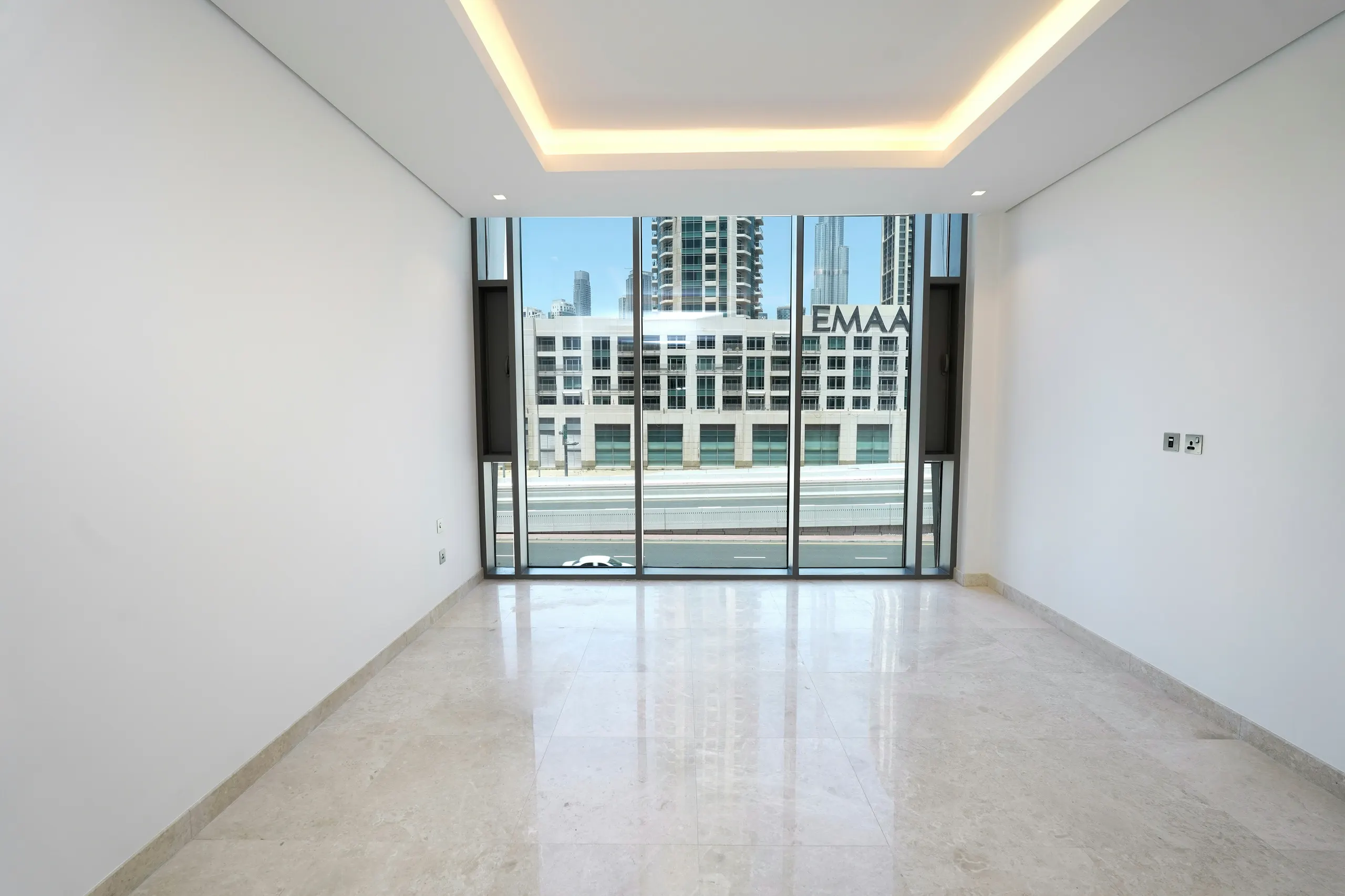 Apartment bedroom with a view over Business Bay